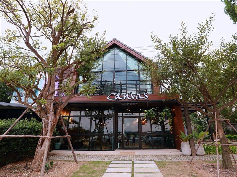 Canvas Family Home Trat Buitenkant foto