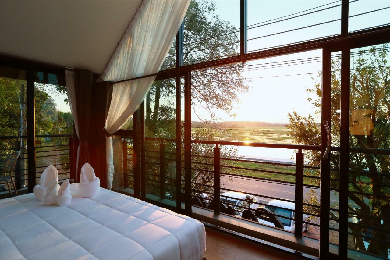 Canvas Family Home Trat Buitenkant foto