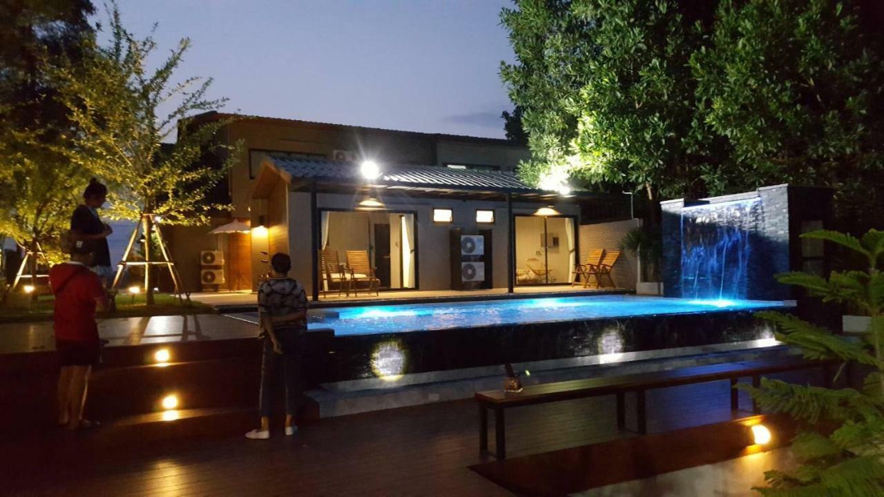 Canvas Family Home Trat Buitenkant foto