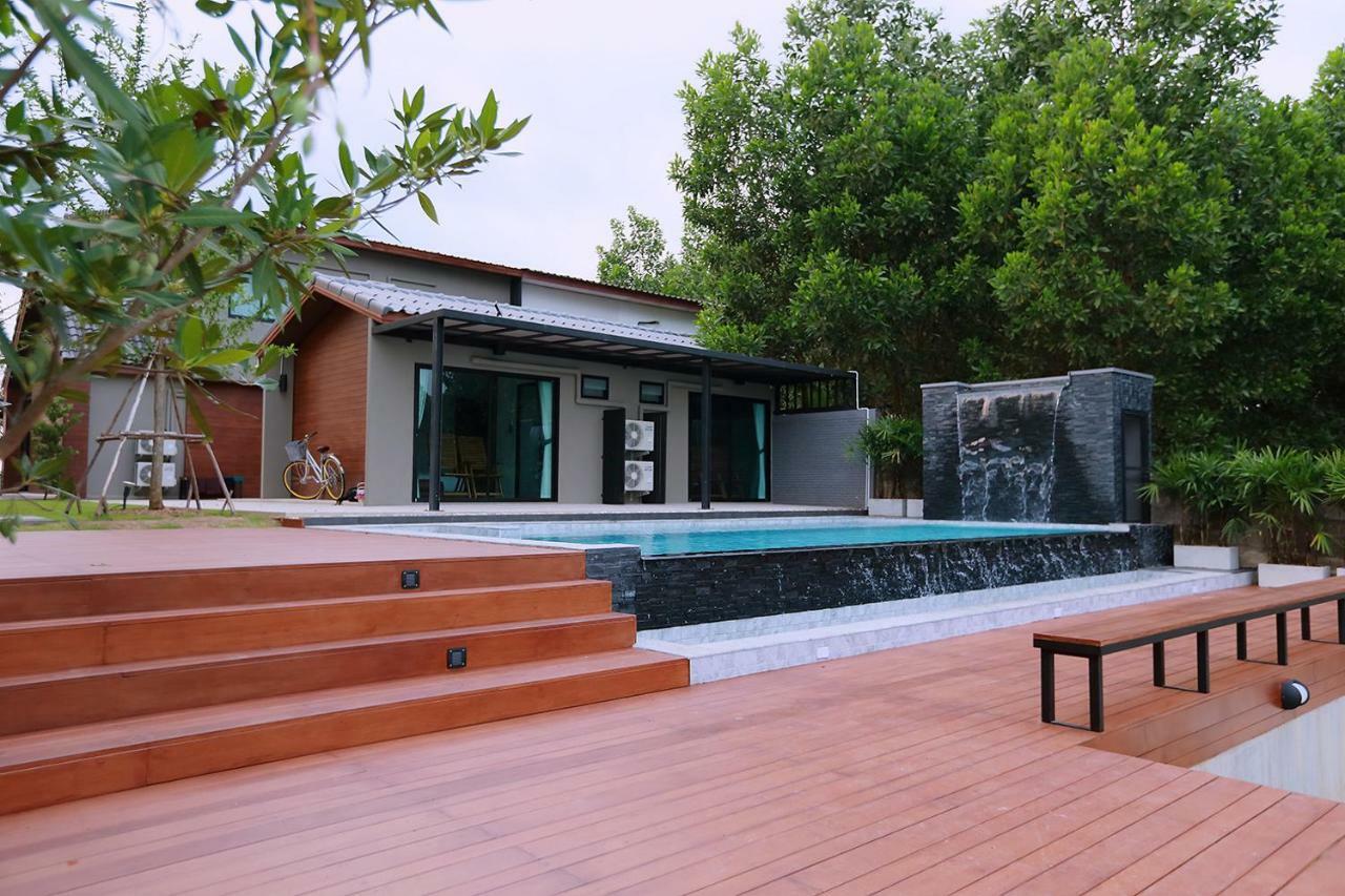 Canvas Family Home Trat Buitenkant foto