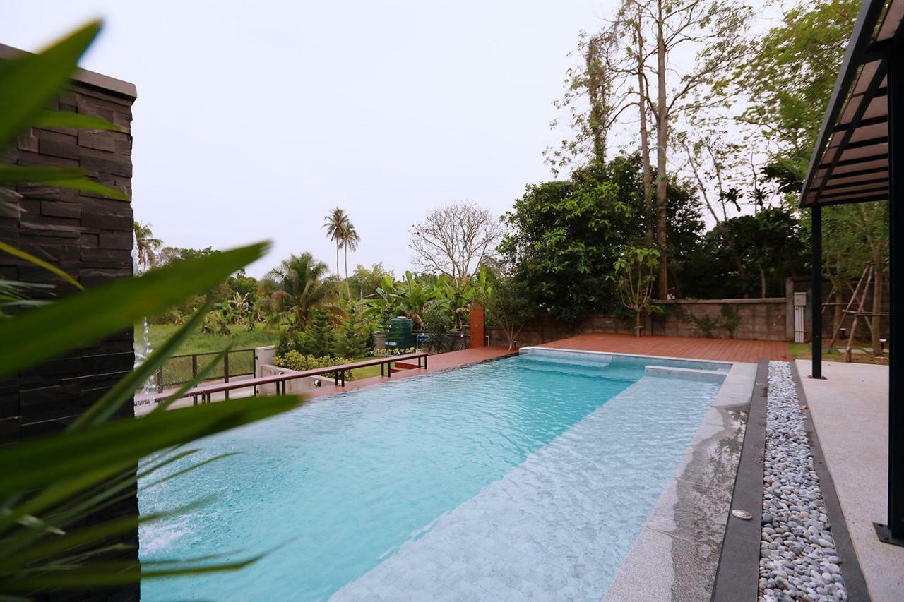 Canvas Family Home Trat Buitenkant foto
