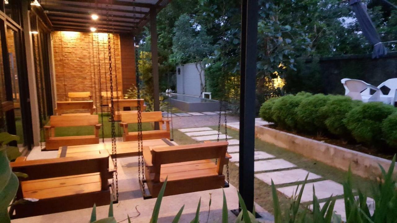 Canvas Family Home Trat Buitenkant foto