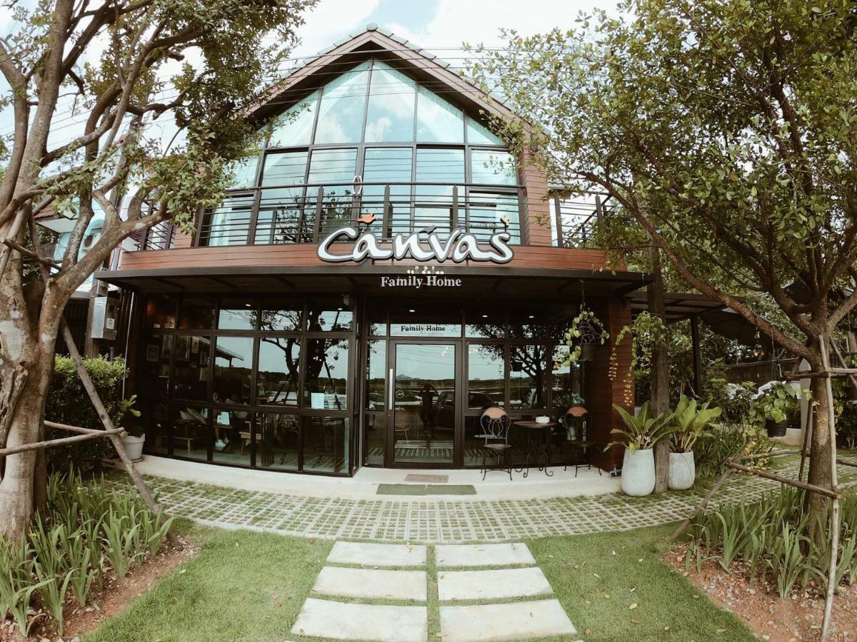 Canvas Family Home Trat Buitenkant foto