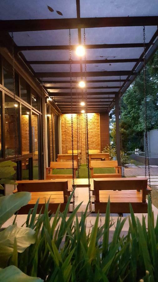 Canvas Family Home Trat Buitenkant foto